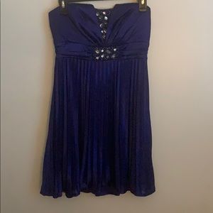 Juniors Strapless formal dress